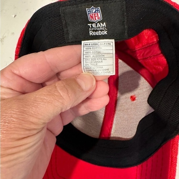 Buccaneers Hat Paired with T Shirt - Picture 9 of 9